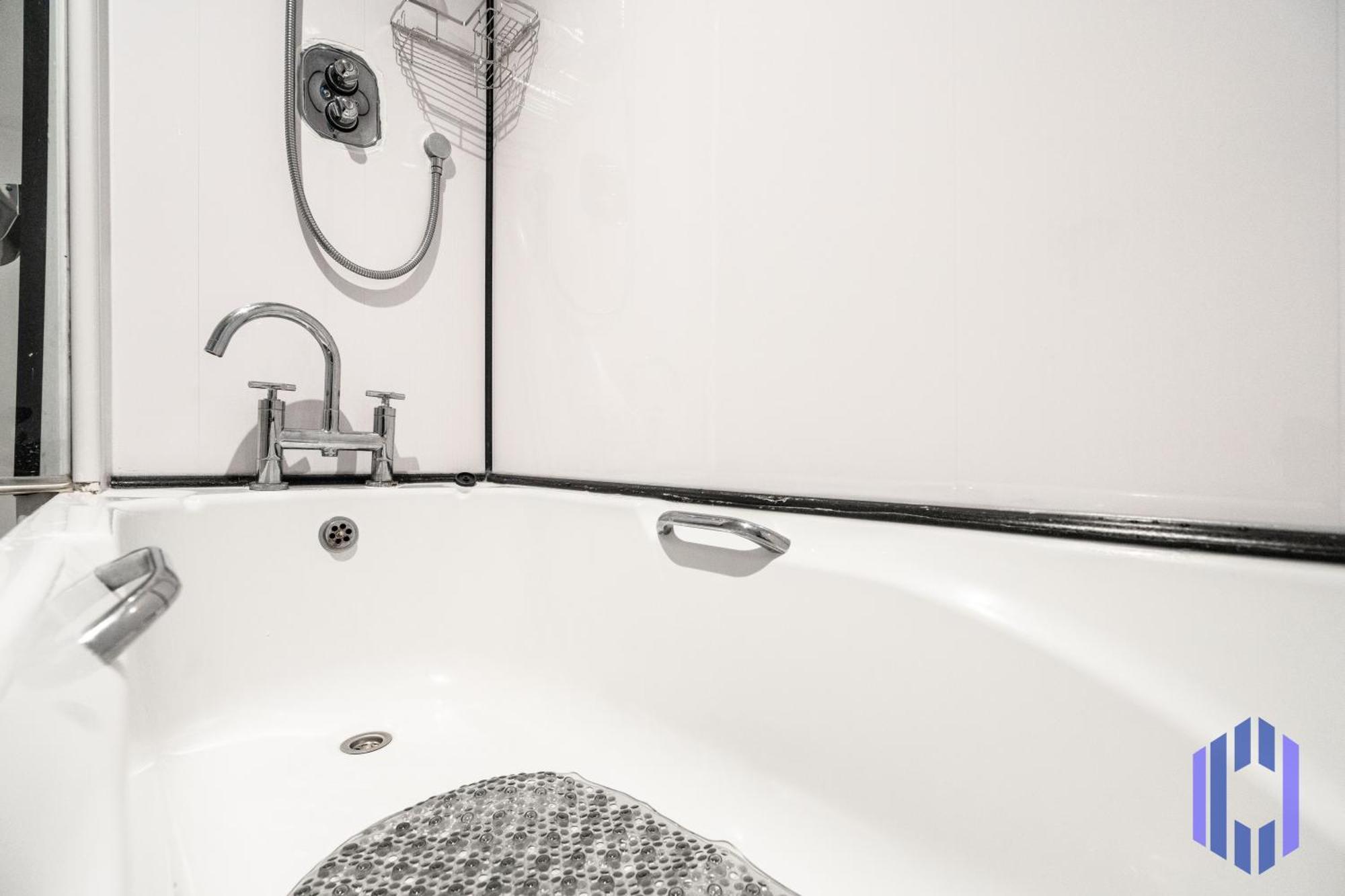 Free Parking - Immaculate 1bd Flat - Salford Quays Apartment